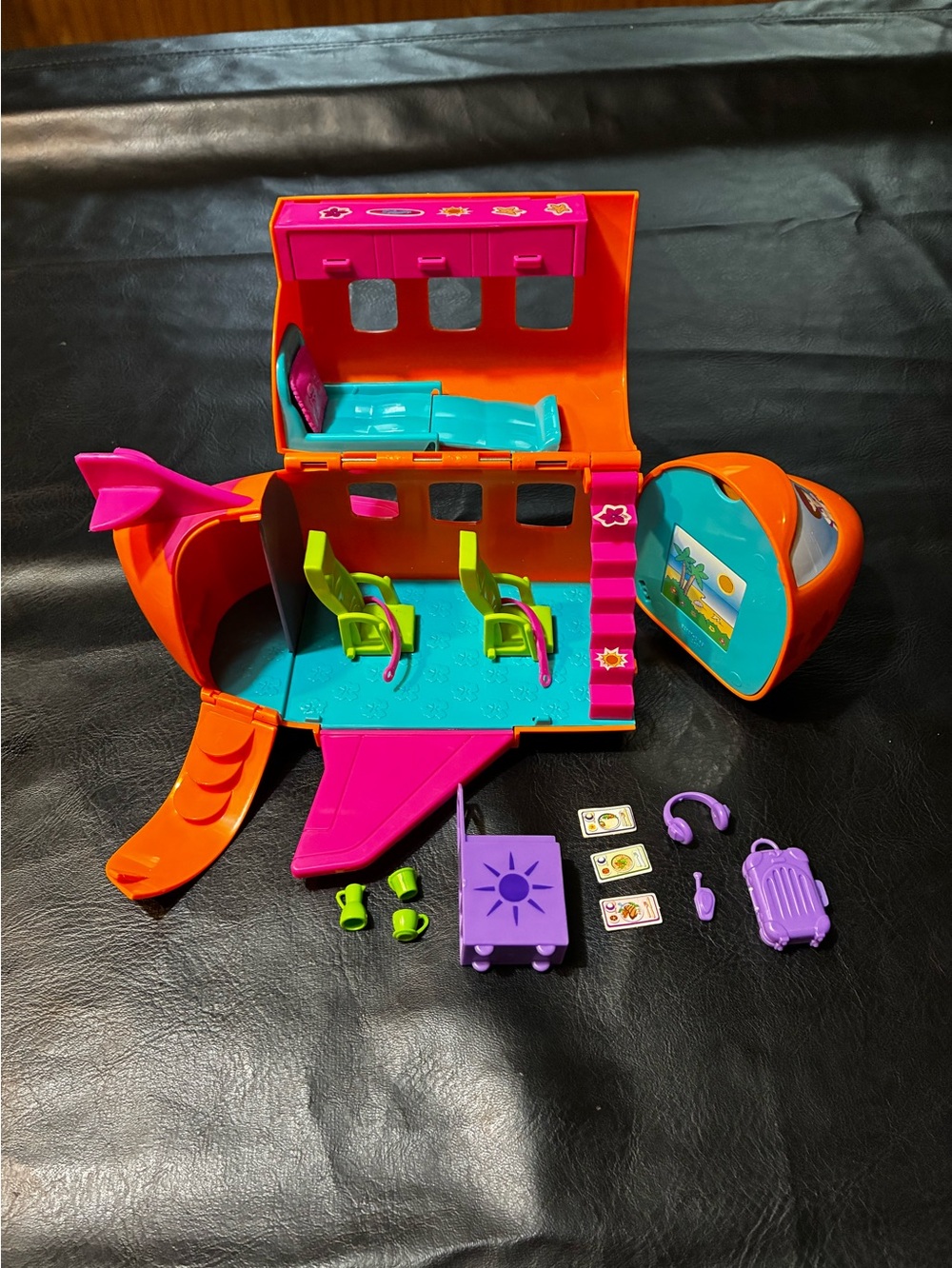 Polly Pocket Doll Groovy Getaway Jet Plane Play-set With Accessories